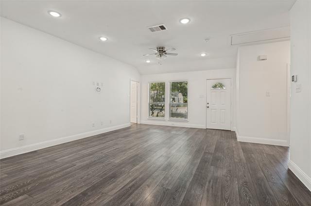 Building Photo - 527 Ravenwood Dr