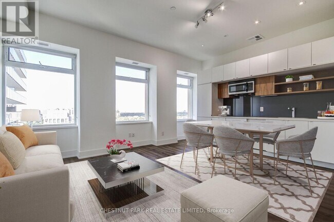 Photo du bâtiment - 111 St Clair Ave W