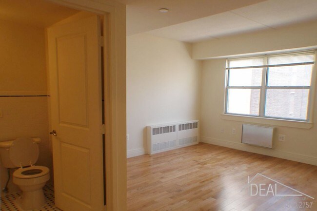 Foto del edificio - Perfect 2 Bedroom in Elevator Building
