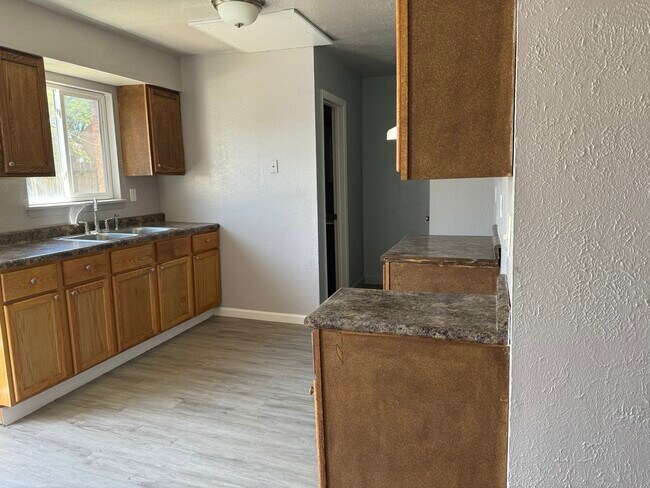 Building Photo - 506 Bellarmine Dr W
