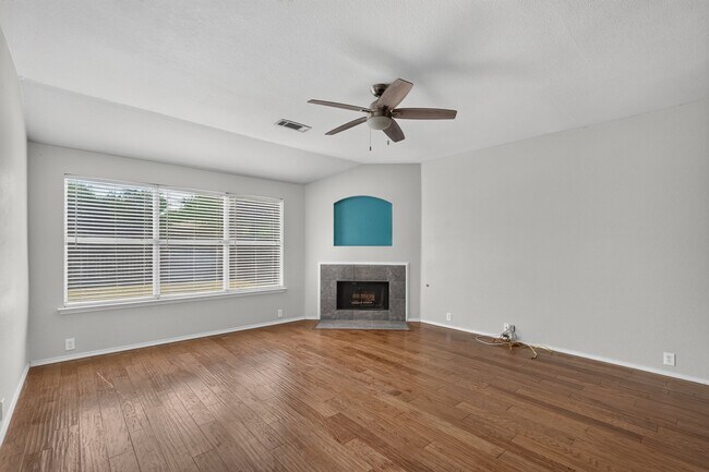 Foto del edificio - 1325 Periwinkle Dr