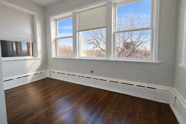 Building Photo - 310 S Springfield Ave