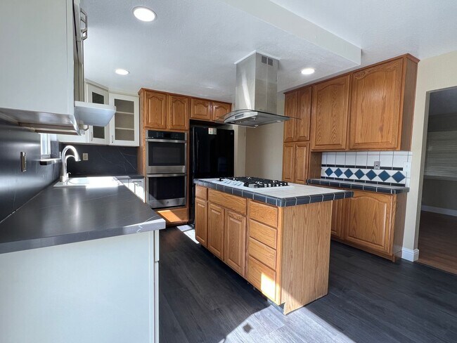 Building Photo - Bright 4 Bedroom 2.5 Bath Home in Milpitas