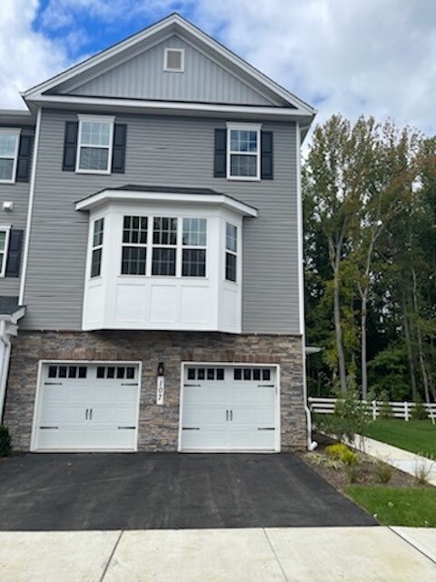 End Unit with 2 car garage - 107 Arose Ln