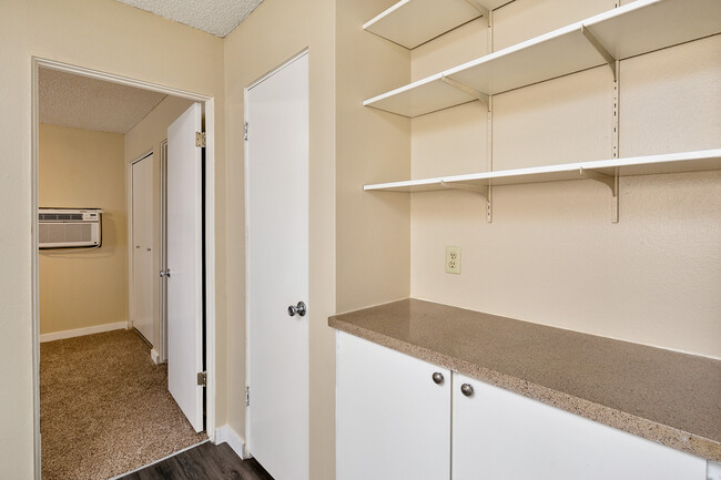 Book Shelf / Wet Bar - Mount Vernon