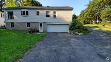 Building Photo - 18 E Austin St