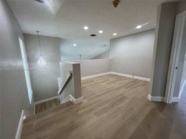 Building Photo - 1075 Spyglass