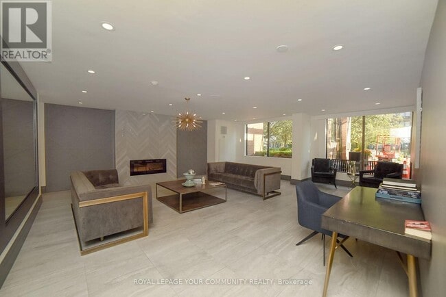 Building Photo - 1270 Maple Crossing Blvd