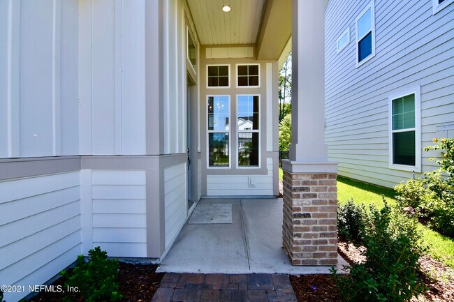 Foto del edificio - 538 Vista Lake Cir