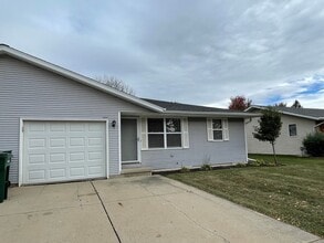 Building Photo - 1380 Cardinal Ln