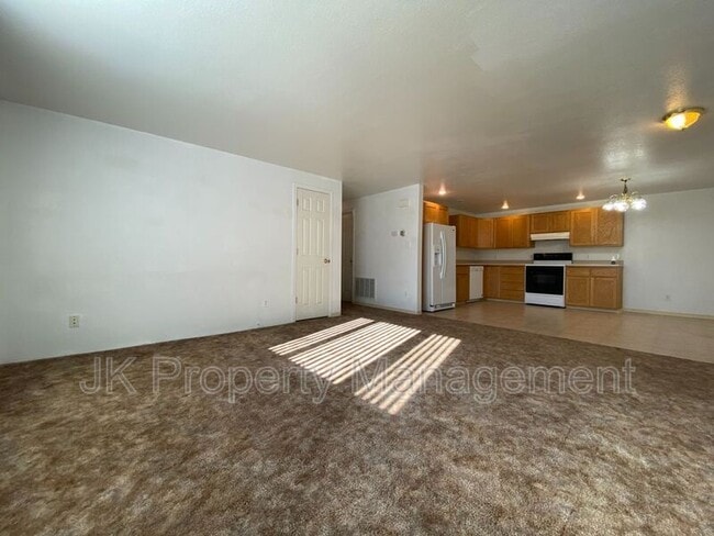 Building Photo - 1612 Sand Ct