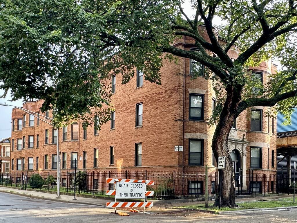 Foto principal - 3834 N Wilton Ave
