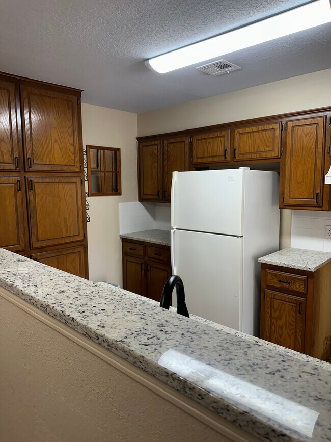 Building Photo - 9105 Stonegate