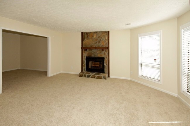 Building Photo - 200 Royal Colony Ct