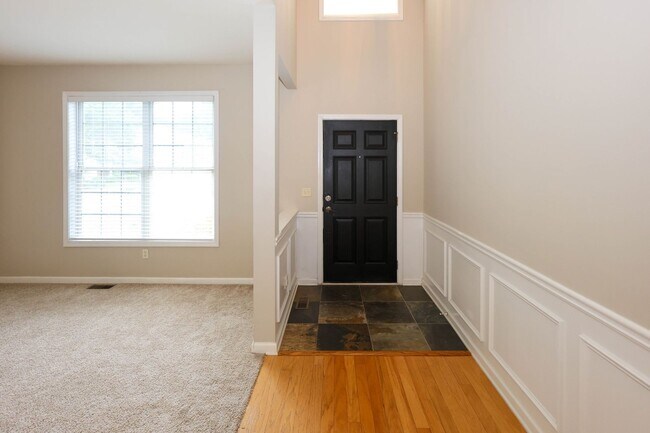 Building Photo - Spacious Dream Home
