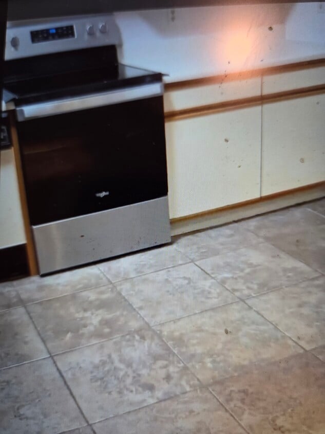 Primary Photo - 41 W Summit St