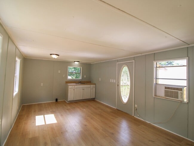 Building Photo - Move in Ready! Fayetteville, TN