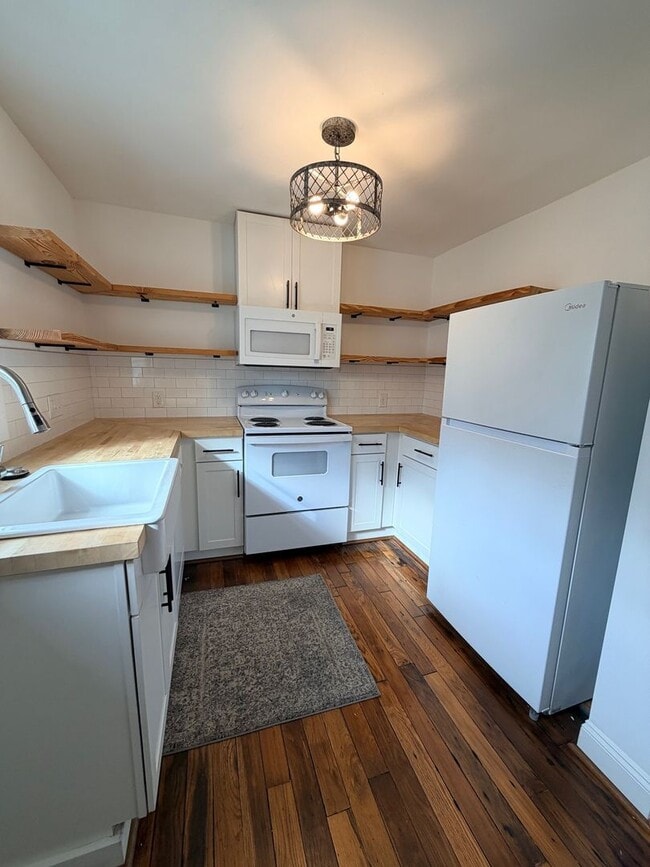 Building Photo - 503 Wilson