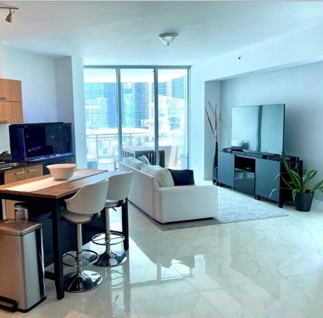 Foto del edificio - 350 S Miami Ave