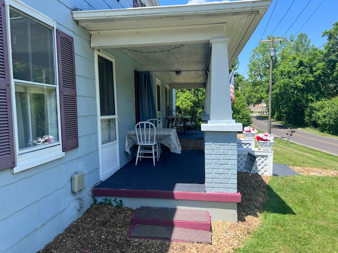 Private ground level entrance - 668 Brooklyn Ave