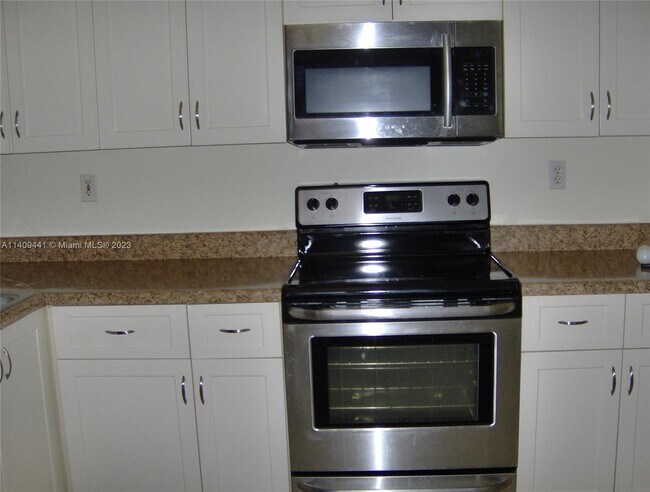 Foto del edificio - 11216 SW 12th St