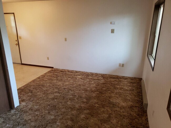 Building Photo - 155 NW Larry St