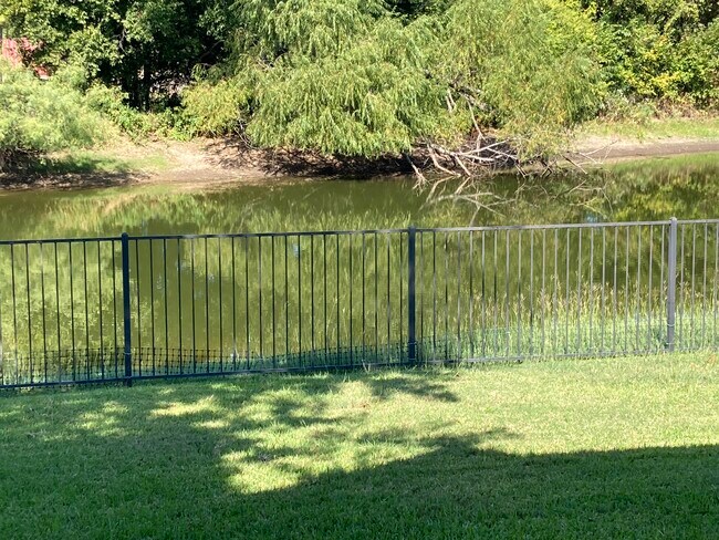 Foto del edificio - 6902 Winthorp Dr