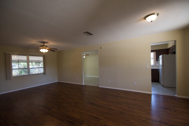 Building Photo - COMING SOON!!!!   Pride of Ownership in Al...