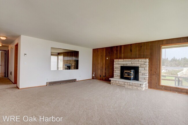 Building Photo - 3 br, 1.5 bath House - 1215 Rainier Lane