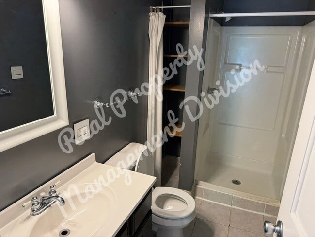Building Photo - Spacious 3-Bed, 2-Bath Home with Fenced Yard in a Quiet Neighborhood