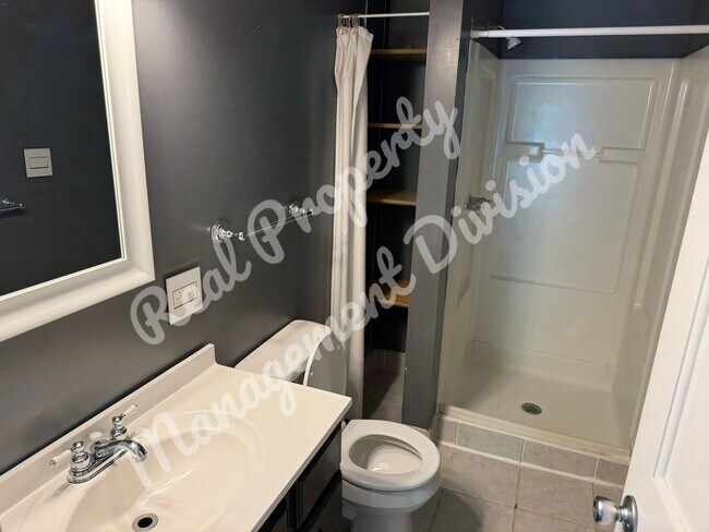 Foto del edificio - Spacious 3-Bed, 2-Bath Home with Fenced Yard in a Quiet Neighborhood