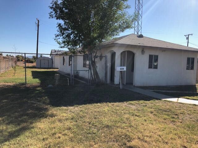 Primary Photo - 688 N Eucalyptus Ave
