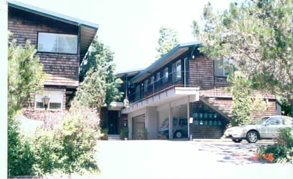 Building Photo - 927 E Blithedale Ave
