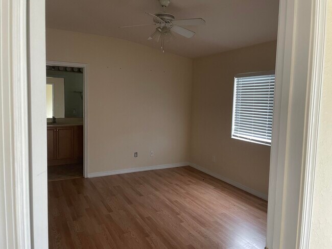 Building Photo - 2162 Newport Isles Blvd