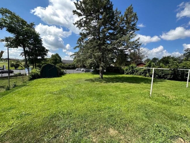 Building Photo - 405 Bond St