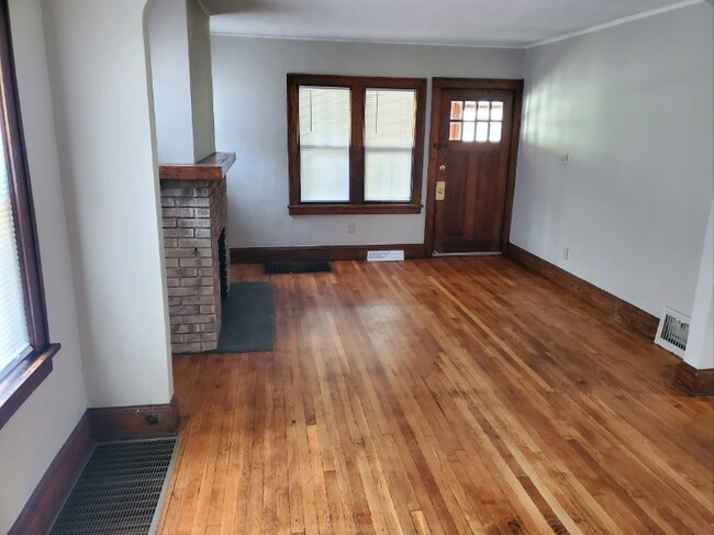 Building Photo - 387 Lookout Ave