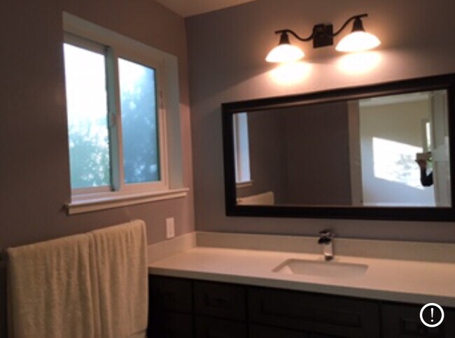 Foto del edificio - 3348 Helen Ln