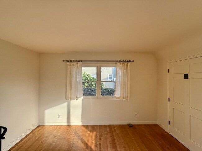 Sala de estar - 2630 S West View St