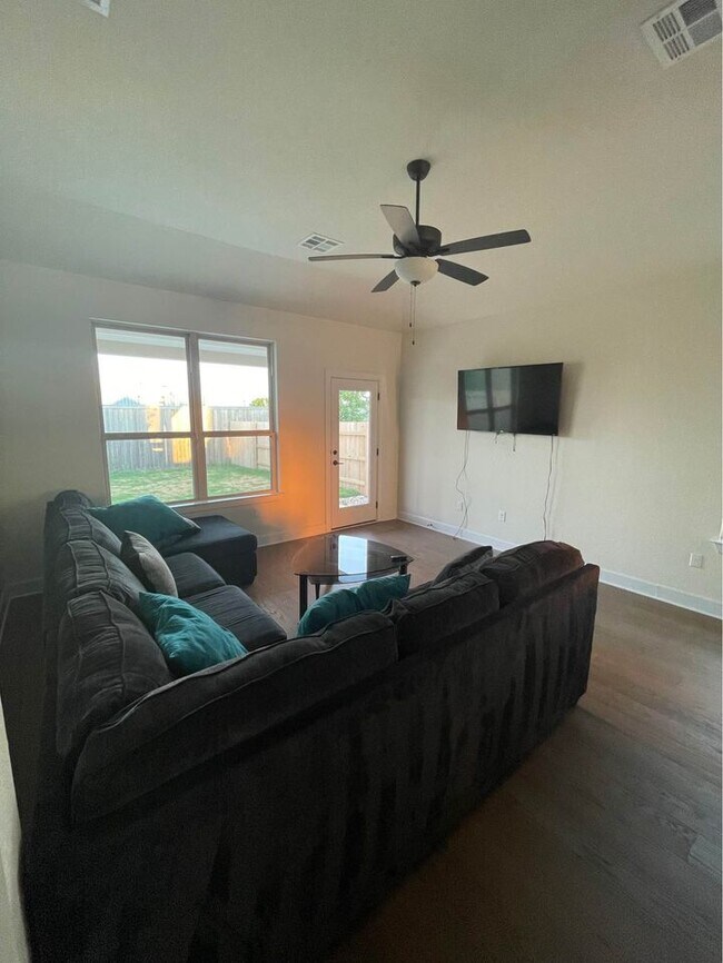 Foto del edificio - 6113 Dumfries Ln