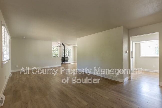 Foto del edificio - 4734 Essex Ct