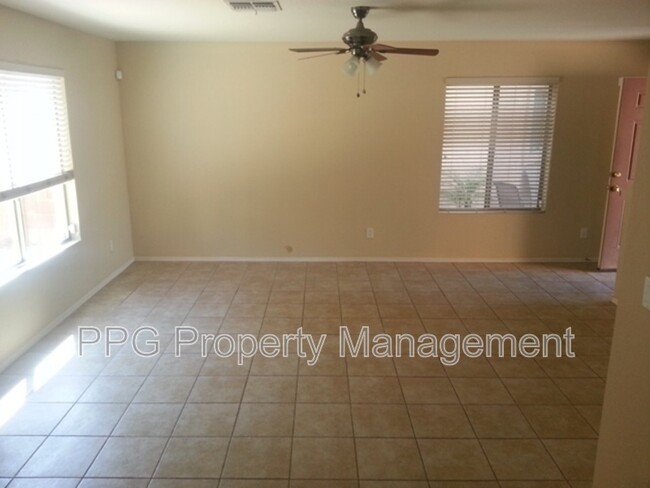 Foto del edificio - 12923 W Peppertree Ln