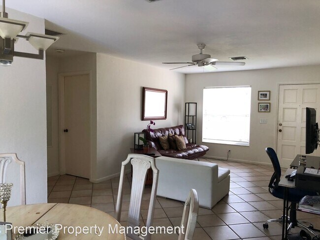 Foto del edificio - 2 br, 1 bath House - 591 101st Avenue N