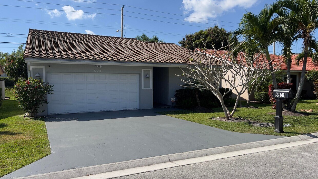 Foto principal - 5581 American Cir