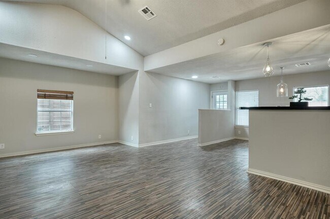 Foto del edificio - 1124 Brookswood Ave