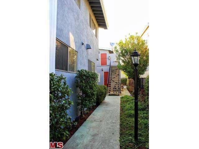 Courtyard - 2231 Virginia Ave