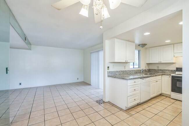 Foto del edificio - 5301 E Waverly Dr