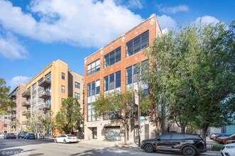Building Photo - 11 N Green St