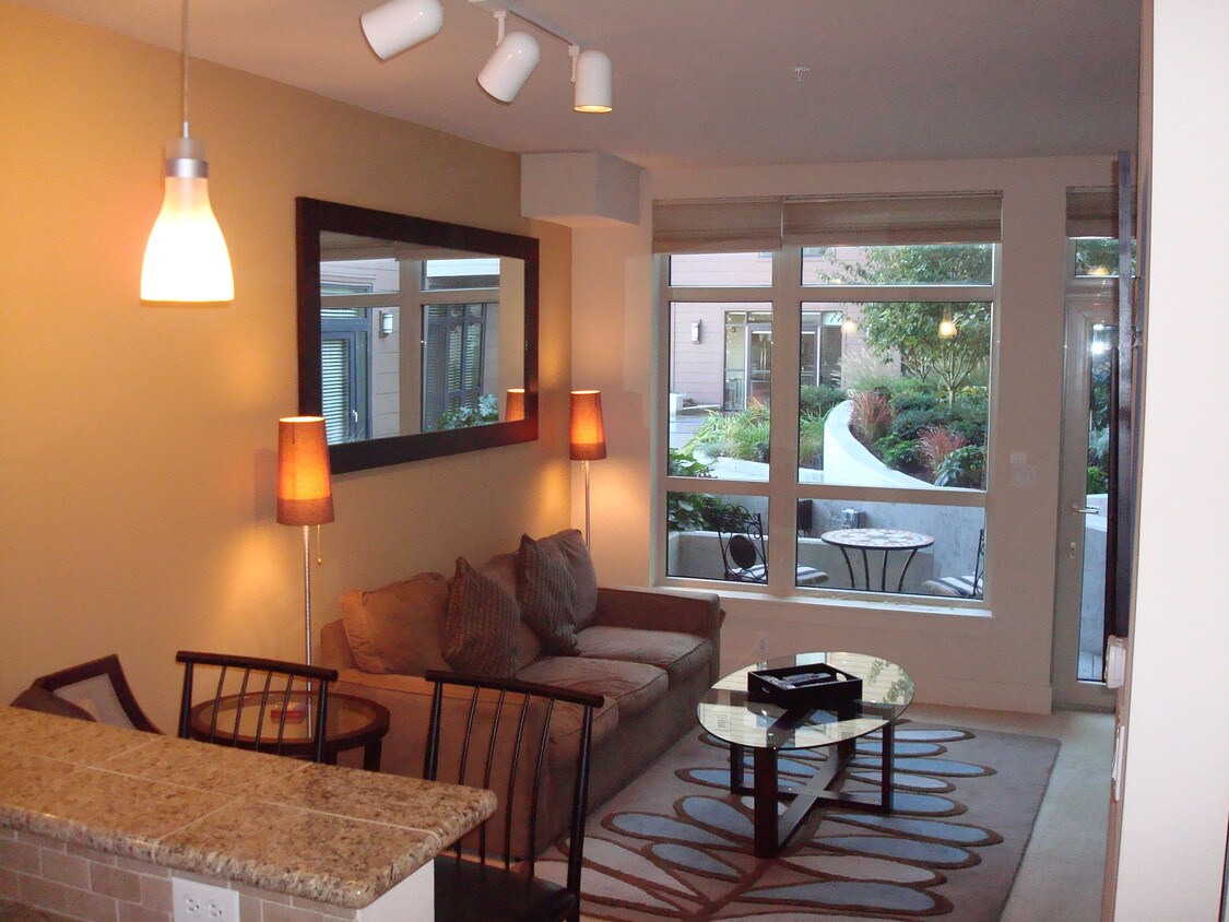 Beautiful Living Room with access to Patio - 1501 Tacoma Ave S