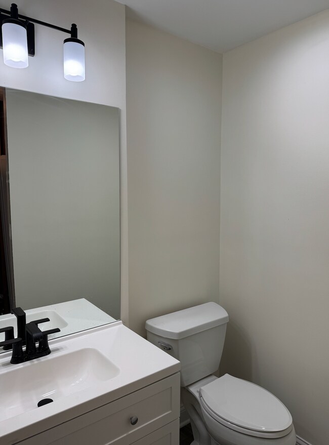 Bathroom - 1564 Chase Ave