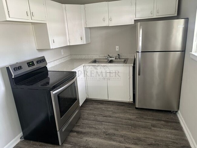 Building Photo - $799 RENT $799 Deposit/ 2 bd / 1 ba Grandv...